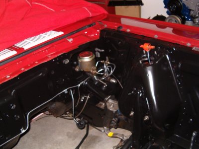 Engine_Compartment1_2006.JPG