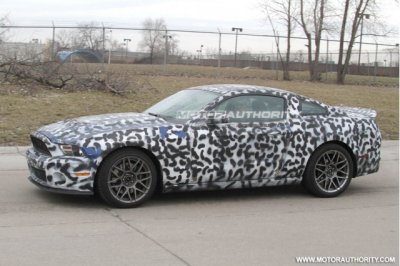 2013-ford-mustang-shelby-gt500-spy-shots_100344155_m.jpg