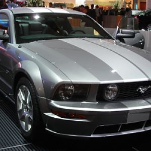 04det_fordmustang_1