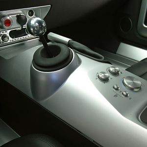 2005 Ford GT Console